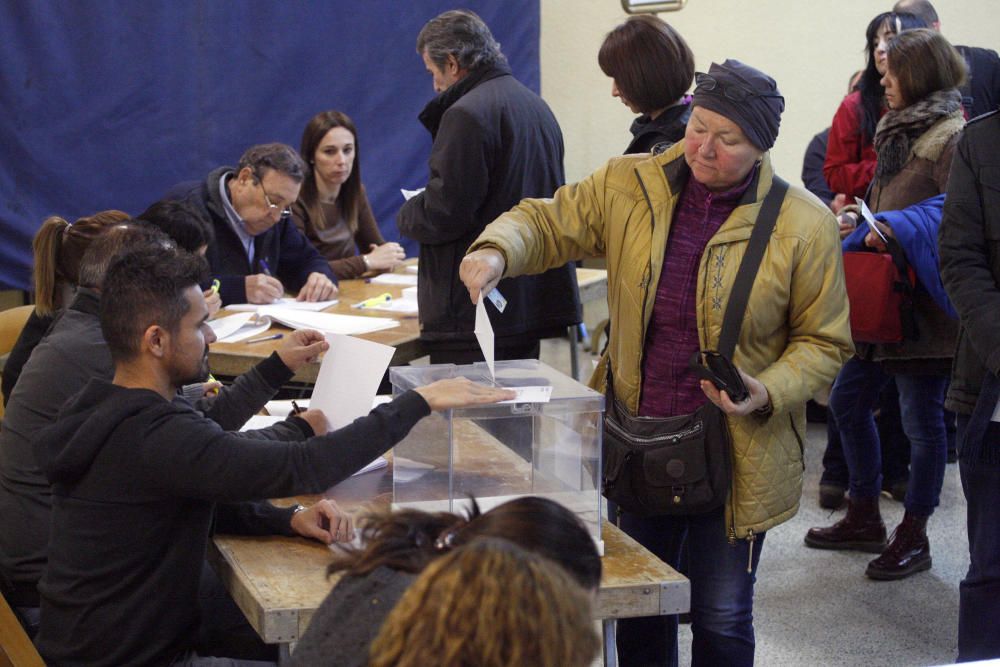 Votacions al col·legi Verd i al pavelló de Palau