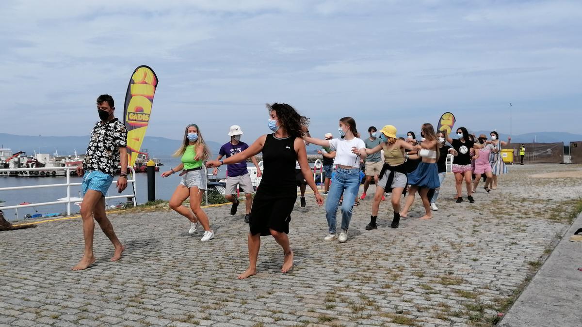 Os bailadores que se animaron a botar uns pasos de forma improvisada.