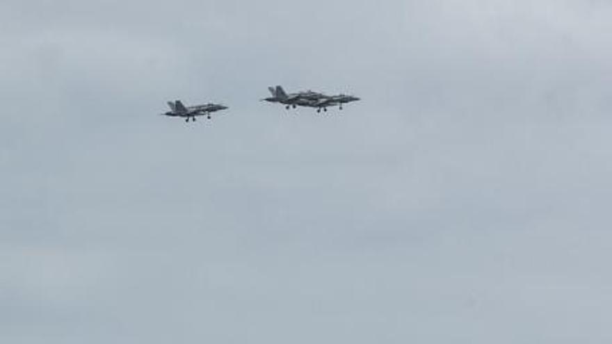 Aviones del Ejército sobrevuelan Las Palmas de Gran Canaria