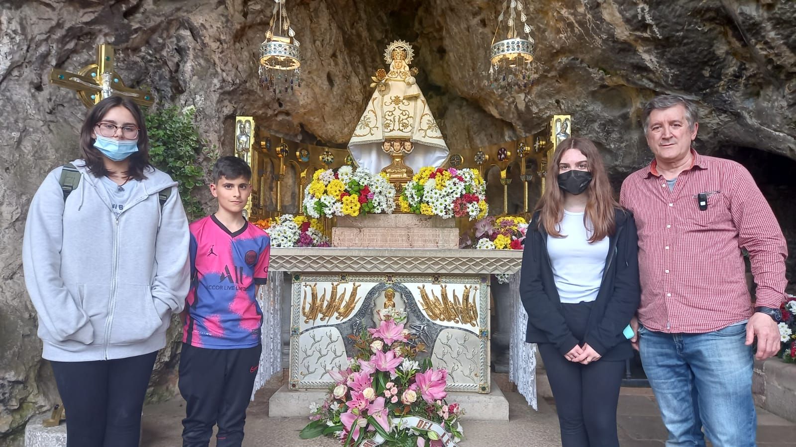 Un viaje a Covadonga por Erika, la niña de 14 años asesinada en Oviedo