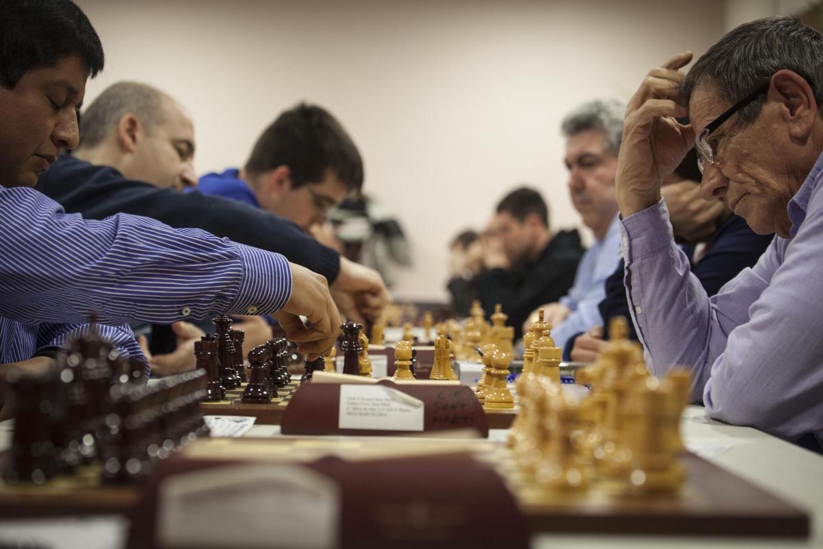 BARCELONA 12-03-2015 .- Torneo de ajedrez amateur en el Club d'Escacs Sant MartI de Barcelona. Foto Carlos Montanyes