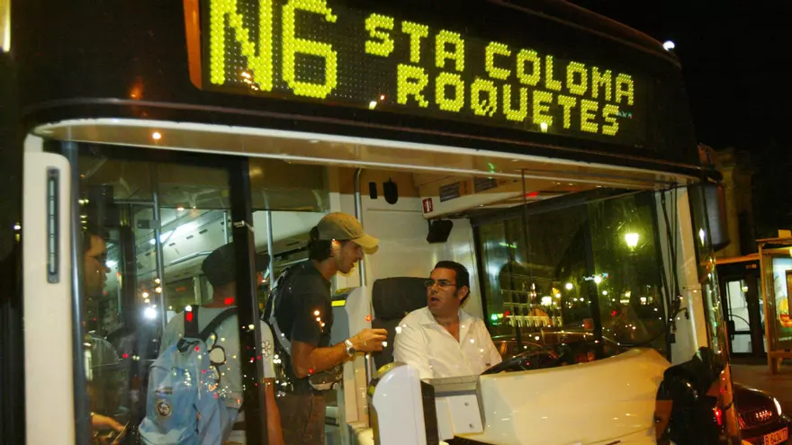 Una trabajadora de Sant Antoni denuncia la situación del bus nocturno: "Vamos apretados como sardinas"