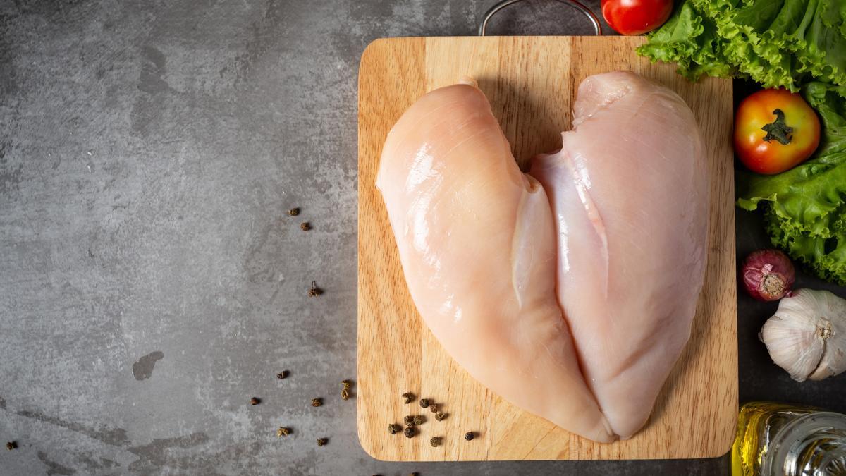 El pollo no está en el top 5 de las carnes con más proteínas.