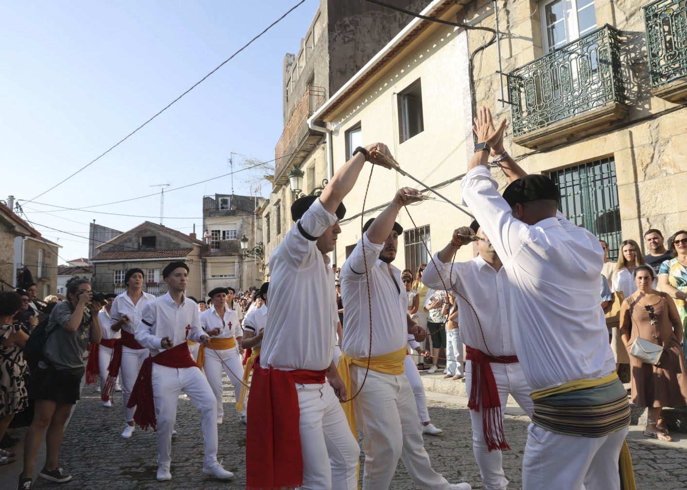 Un momento de la Danza de las Espadas.