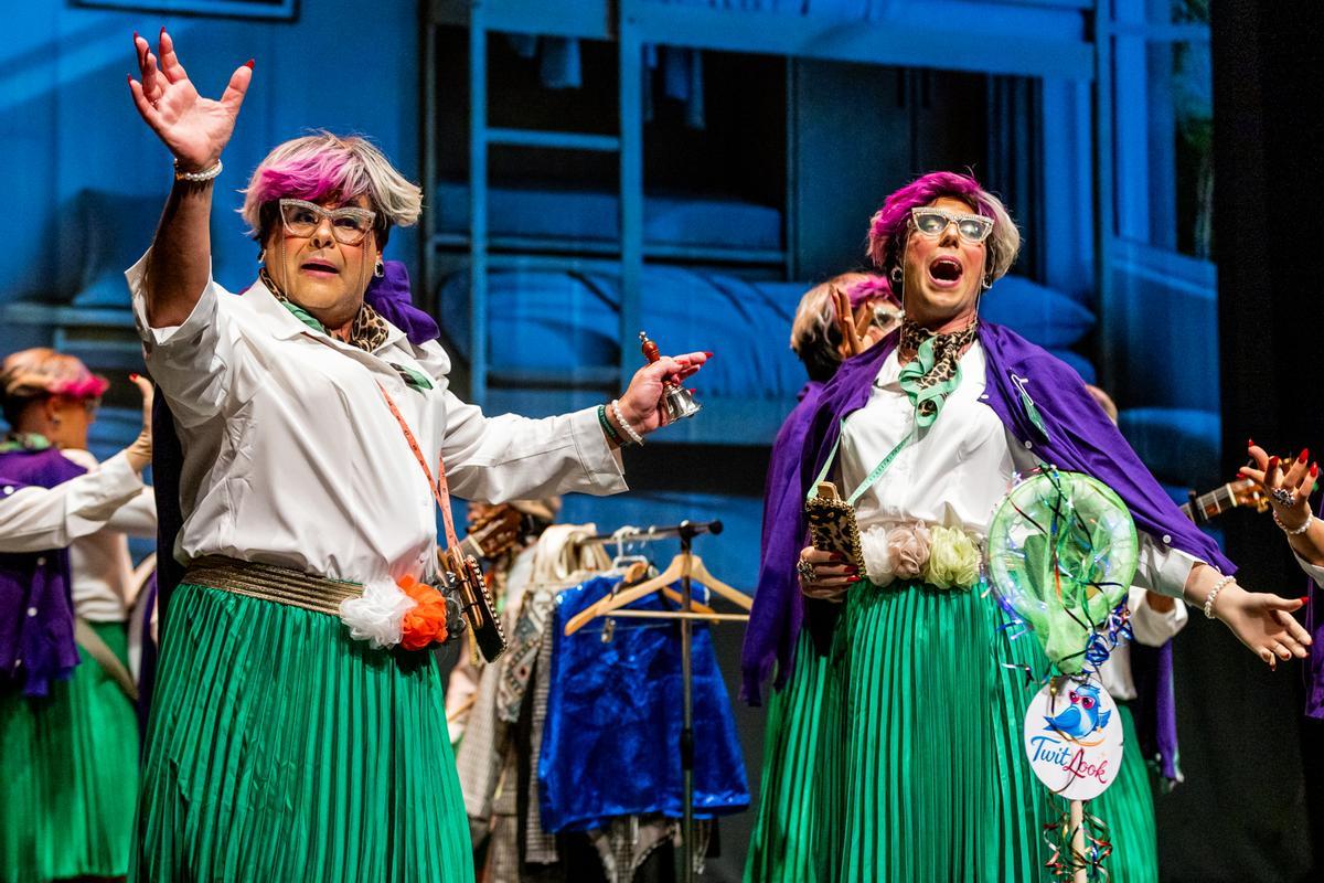 Actuación de la murga de El Burgo 'Lupita fashion: dando la talla