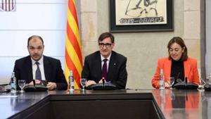 El president de la Generalitat, Salvador Illa, junto a los consellers Sílvia Paneque y Albert Dalmau