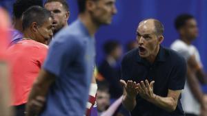 Thomas Tuchel, seleccionador de Inglaterra, reclama una decisión durante el partido ante Argentina por la semifinal del Mundial 2026 en Atlanta