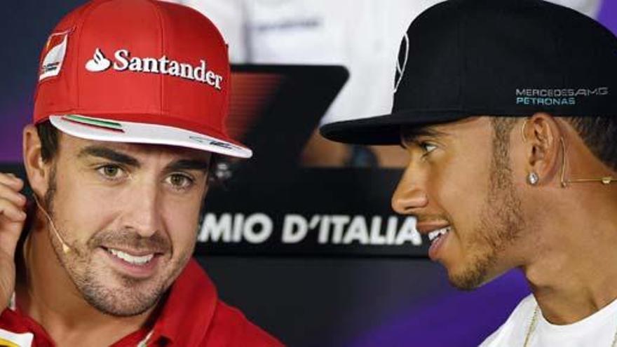 Fernando Alonso, junto a Hamilton.