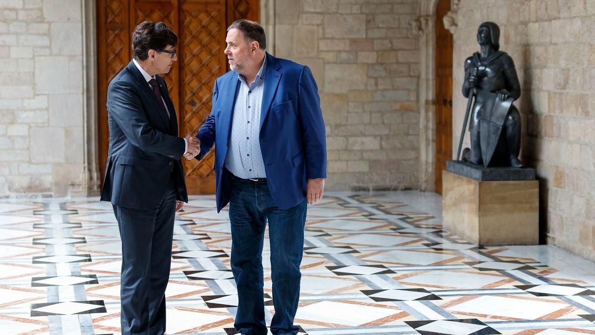 El president de la Generalitat, Salvador Illa, con el líder de ERC, Oriol Junqueras, el pasado 22 de febrero