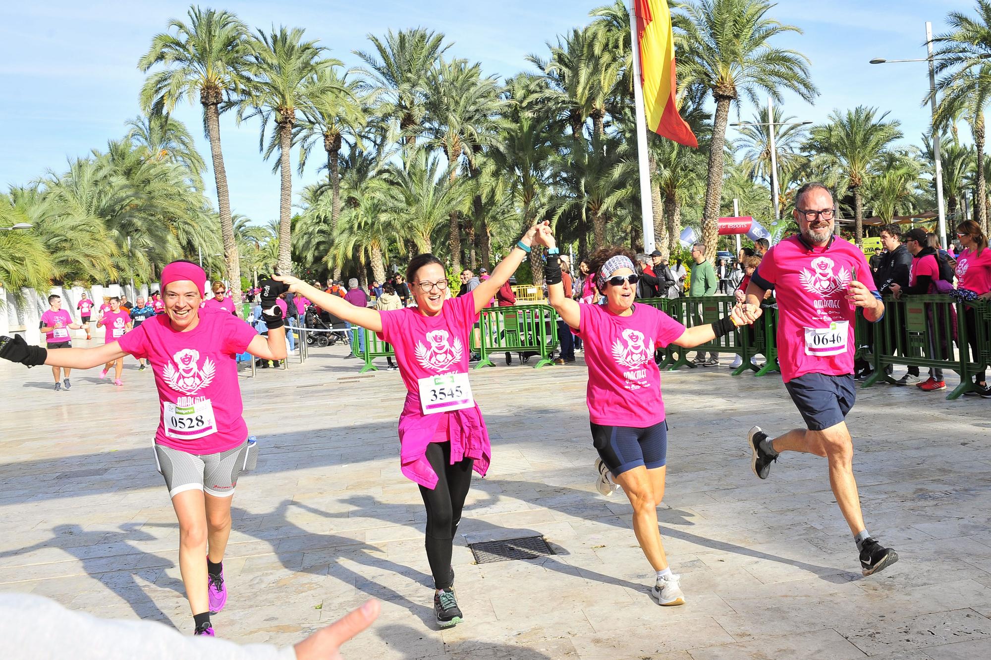 Más de 8.000 solidarios con el cáncer de mama en Elche