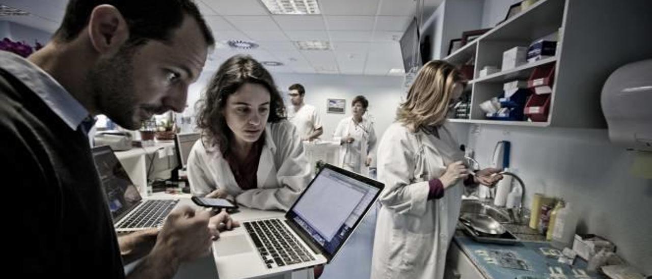 Dos hospitales estrenan una red social de investigación en cáncer