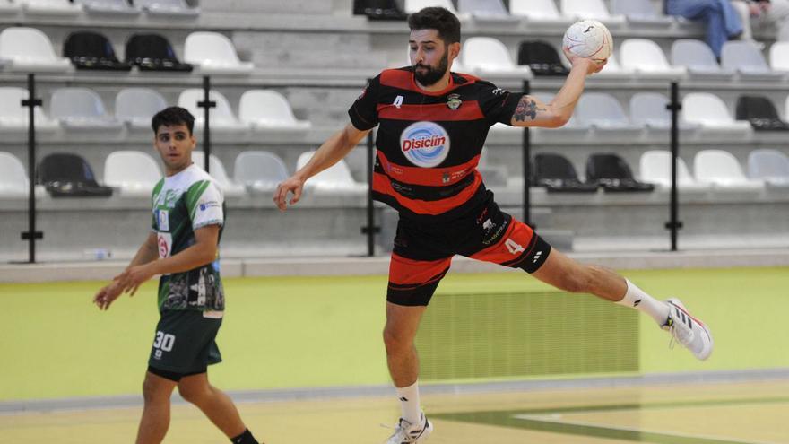 Ramón arma el brazo en el Disiclín-Ingenio disputado en el Arena. |  Bernabé/Javier Lalín