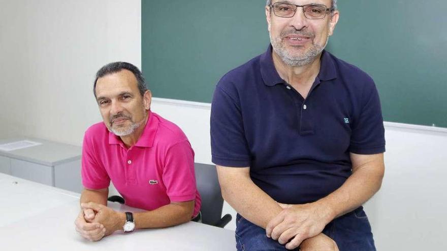 Los hermanos Antonio (izq.) y José María Correa Otero (dcha.), en la Escuela de Minas. // Alba Villar