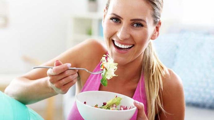 Un deportista debe comer bien.