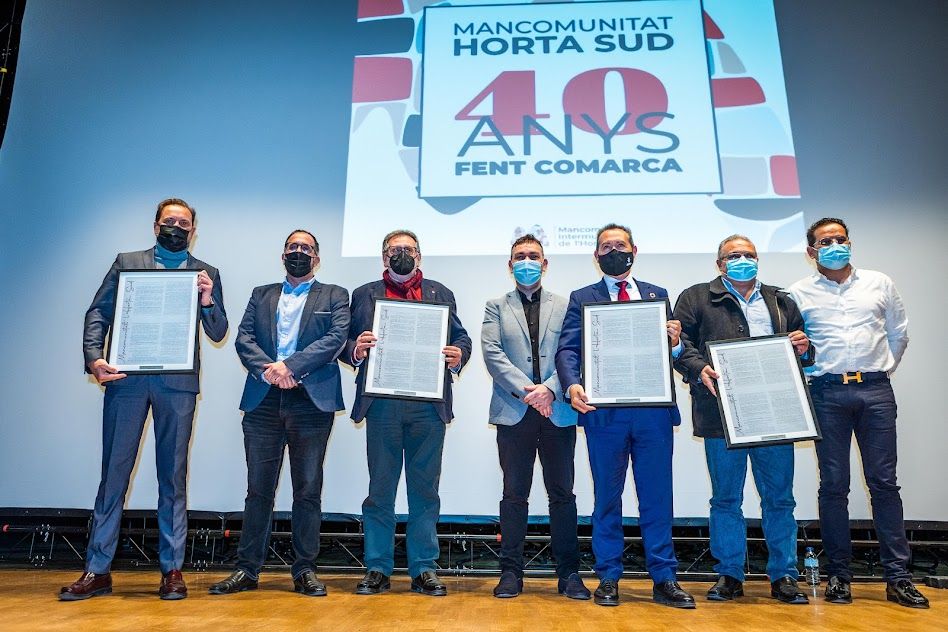 Entrega del manifiesto fundacional a los ayuntamientos.