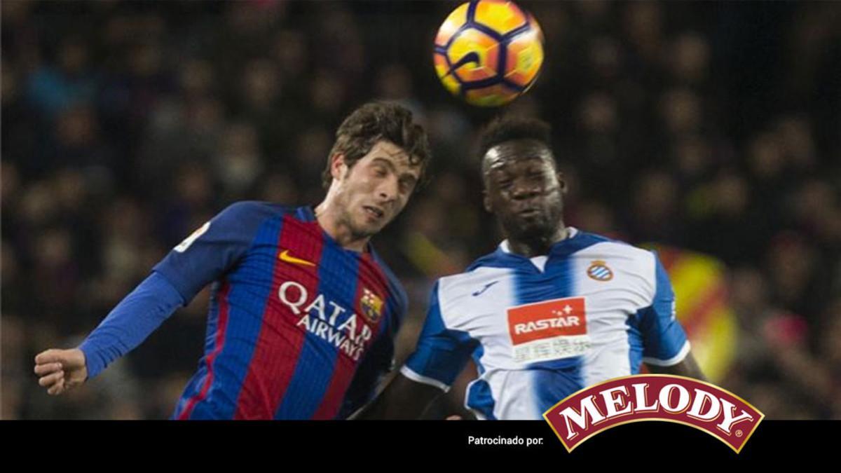 Sergi Roberto pelea un balón aéreo con Caicedo