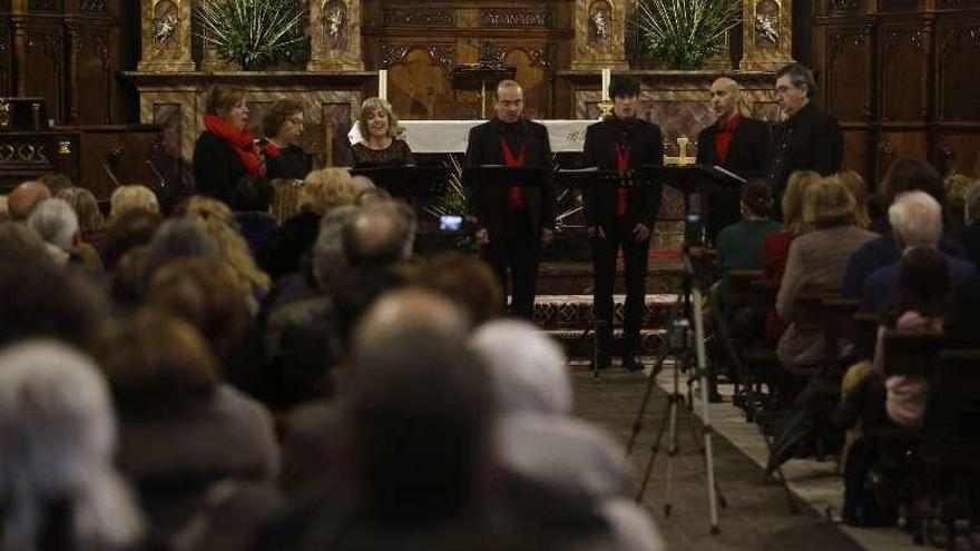 El coro &quot;Ars Poliphonica&quot;, ayer, en Avilés.