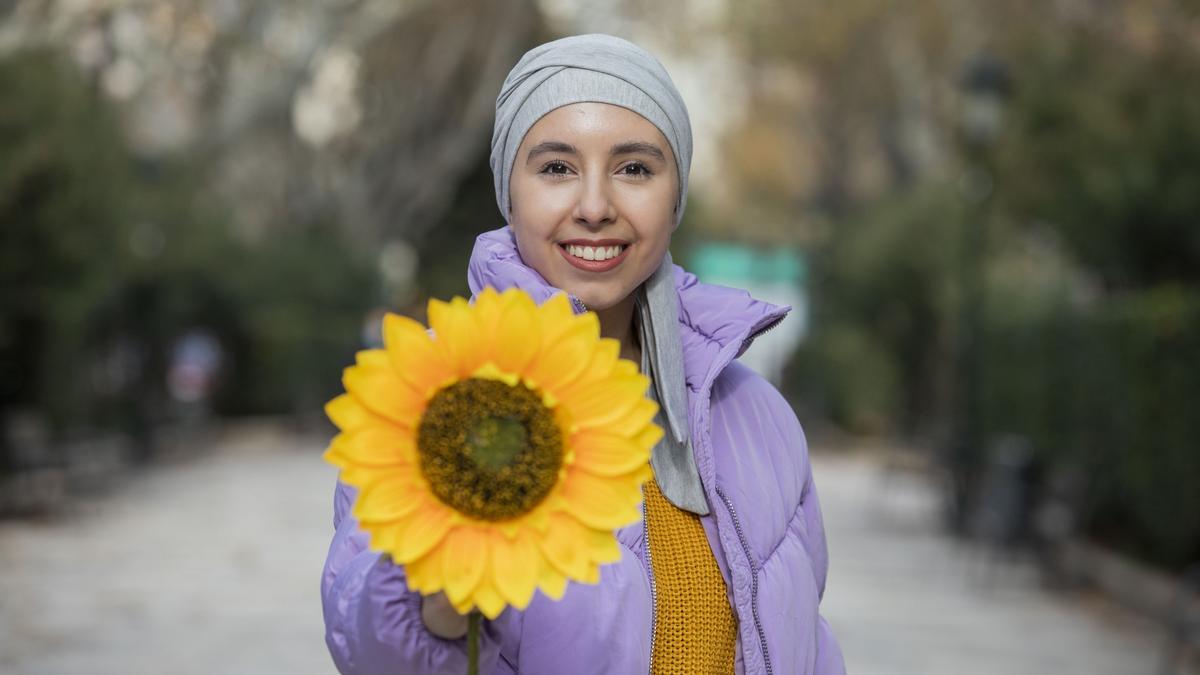 La canción 'Héroe sin disfraz' homenajea a Izarbe Gil y sus girasoles