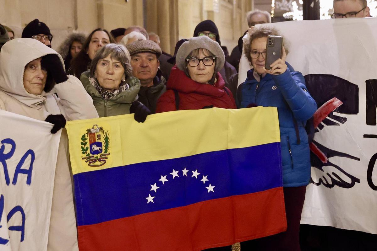EN IMÁGENES: La manifestación en Gijón contra la intervención de EE UU en Venezuela EN IMÁGENES: La manifestación en Gijón contra la intervención de EE UU en Venezuela