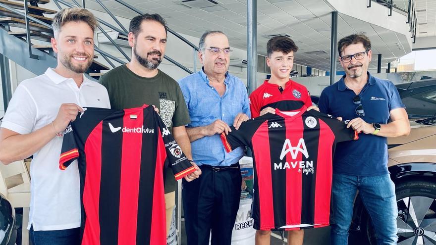 El Extremadura presentó su camiseta con nuevos patrocinadores.