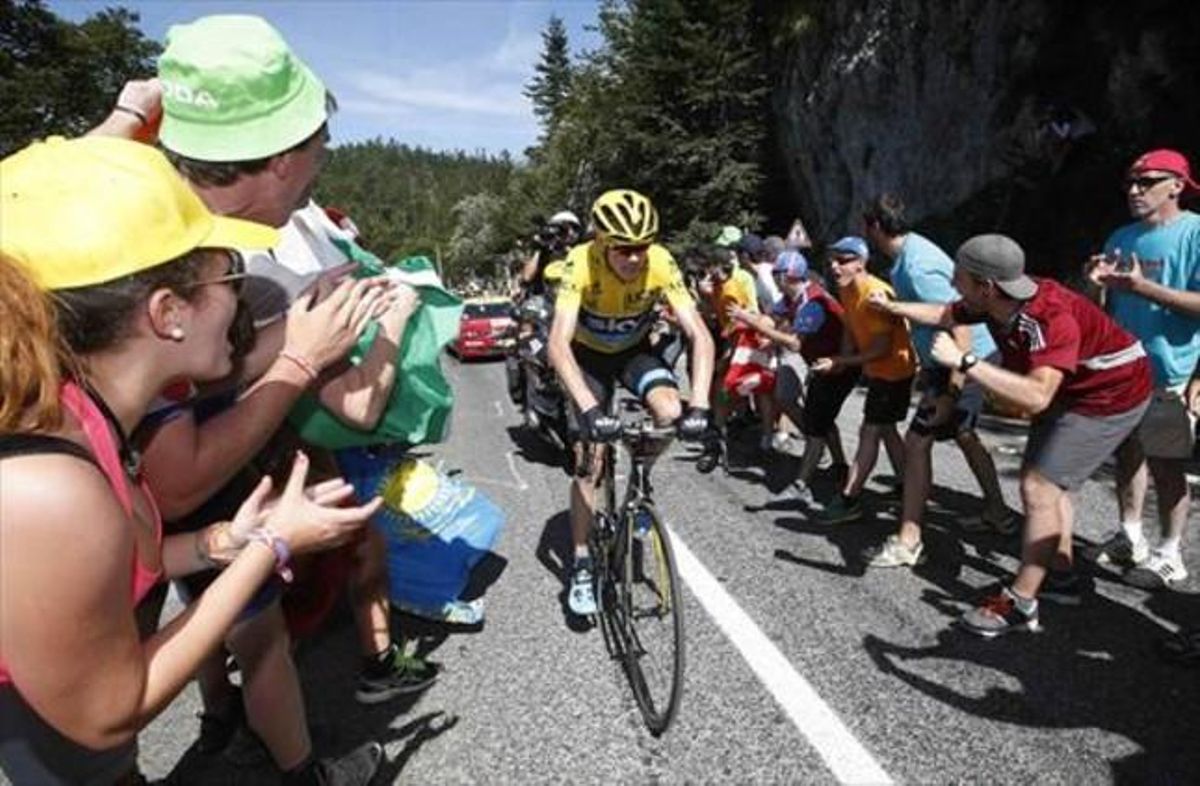Froome roda en solitari cap a la victòria d’etapa al Tour després de deixar enrere tots els seus rivals, ahir.