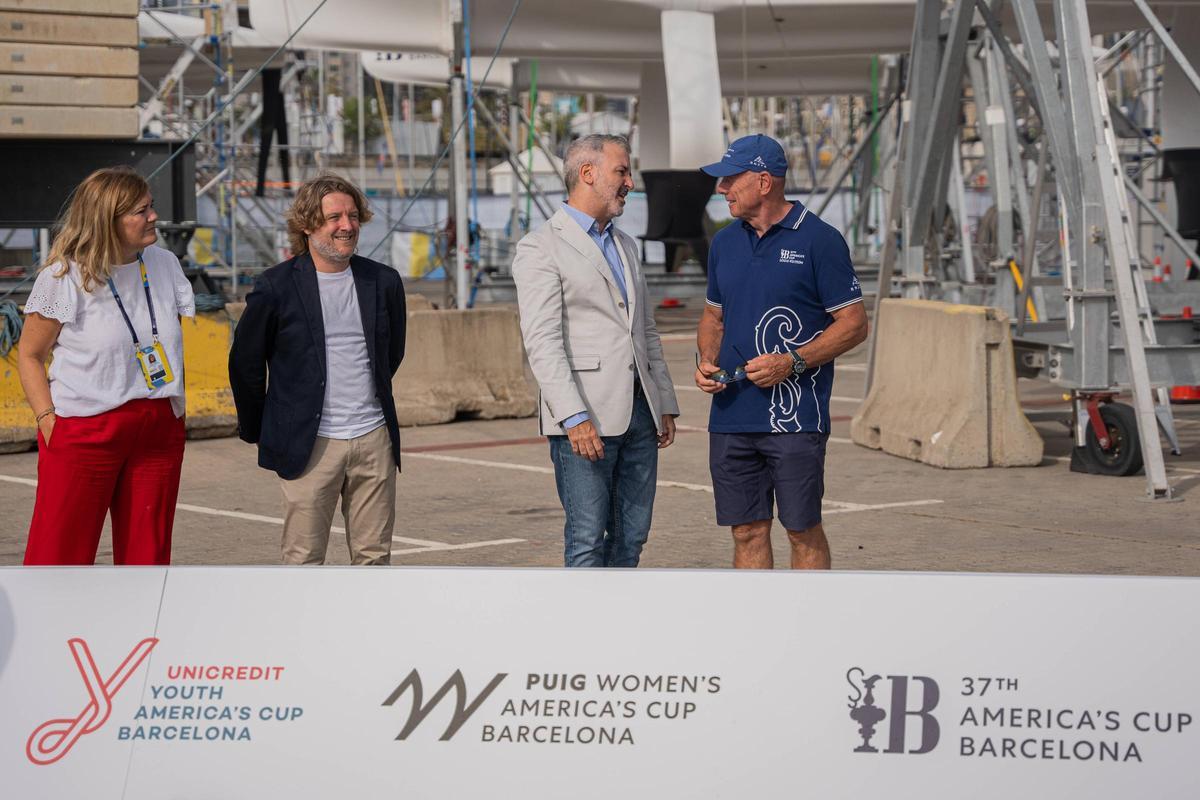 Jaume Collboni visita los equipos Youth y femenino de la Copa América