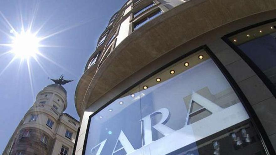 Escaparate de una tienda de Zara en A Coruña. / fran martínez