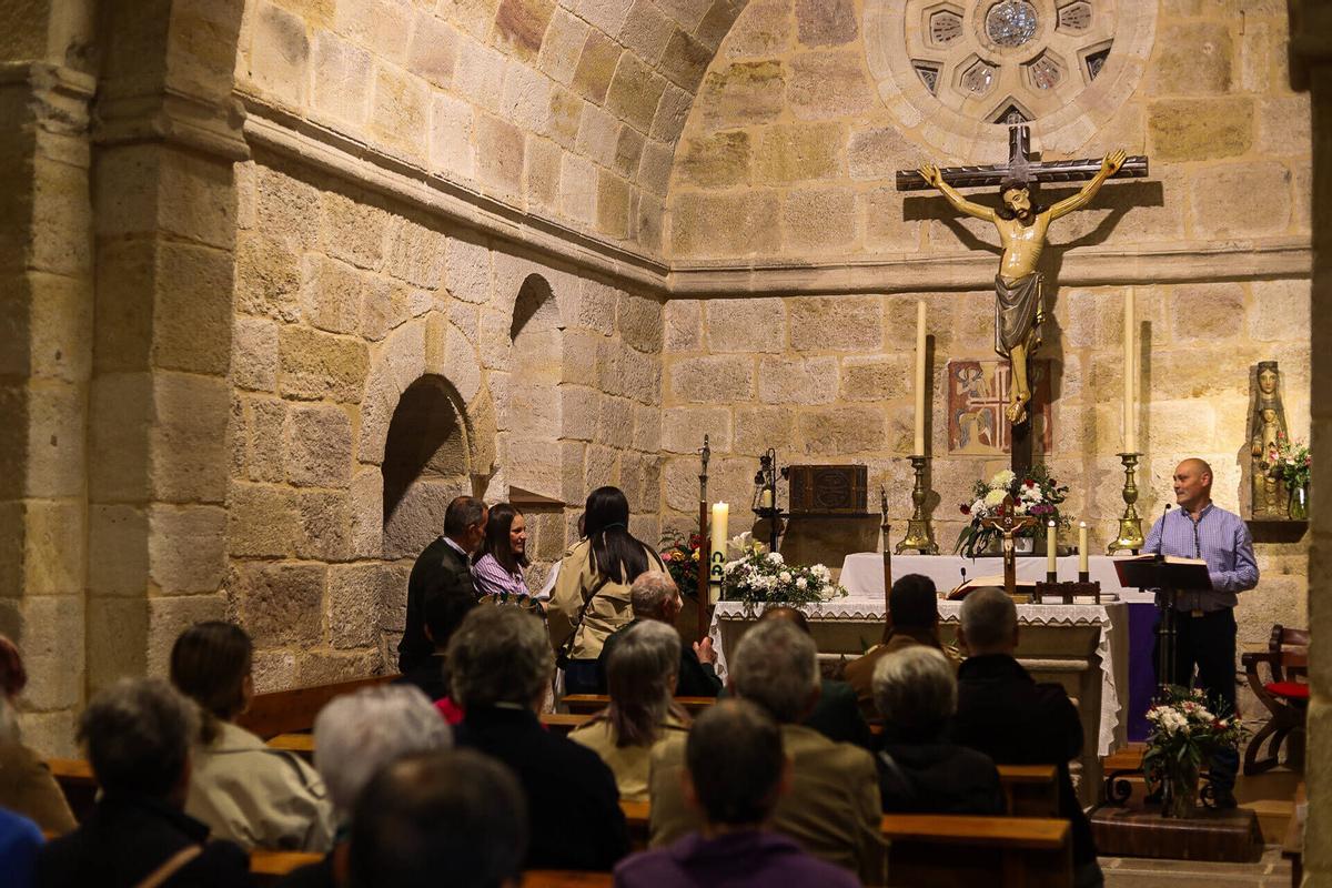 Misa e imposición de las medallas a los nuevos hermanos de la Cofradía de San Isidro de Zamora Misa e imposición de las medallas a los nuevos hermanos de la Cofradía de San Isidro de Zamora