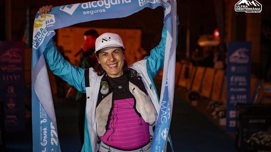 La alzireña Alicia Chaveli se adjudica el ultratrail de l’Alcoià i el Comtat