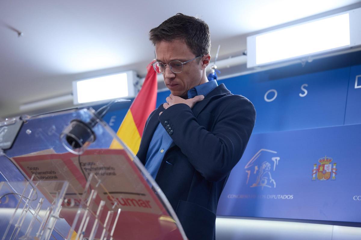 El portavoz de Sumar, Iñigo Errejón, en una rueda de prensa en el Congreso.