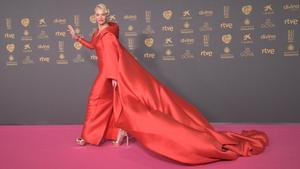 La actriz Belén Rueda posa en la alfombra rosa previa a la gala de la 38 edición de los Premios Goya, en el Auditorio Feria de Valladolid