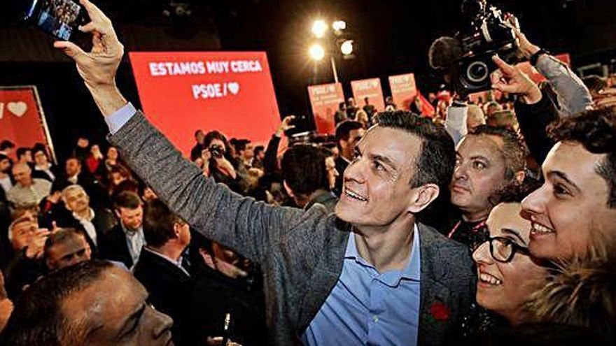 Pedro Sánchez llama a concentrar el voto para no retroceder cuarenta años