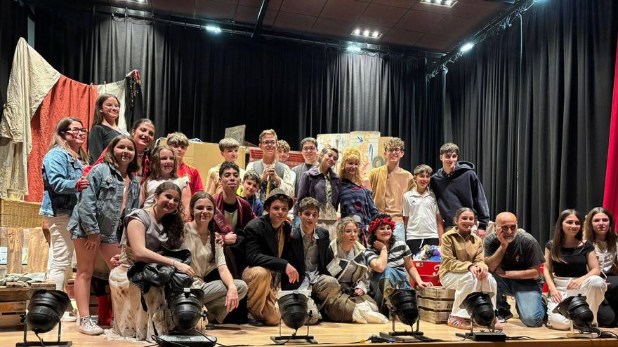 Más que palabras teatro: el talento joven de Maella sube el telón del Teatro de las Esquinas
