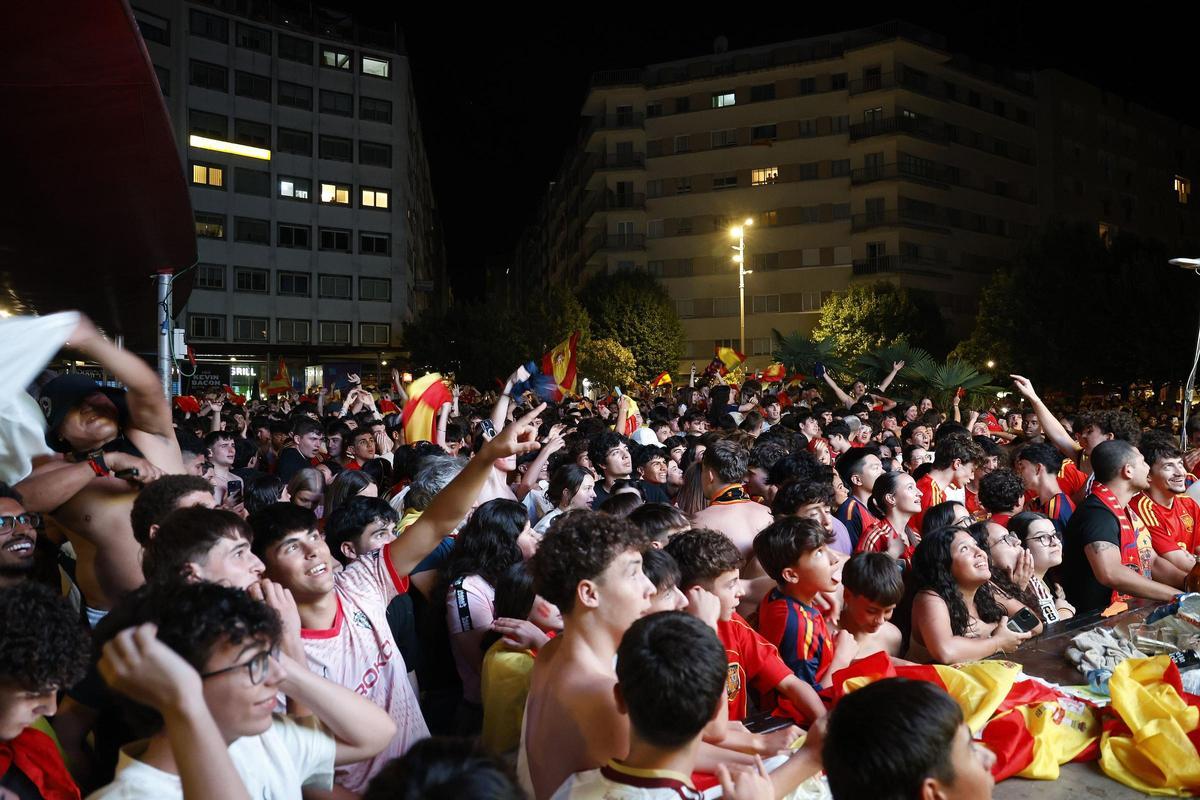 Los compostelanos vibran con La Roja