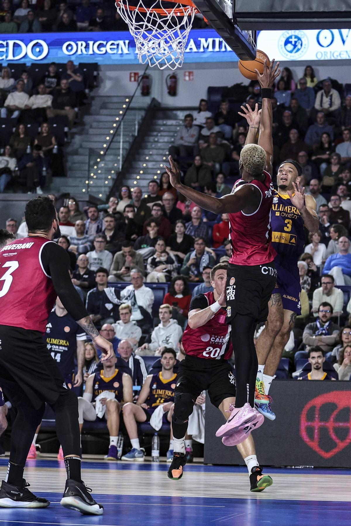 EN IMÁGENES: El Alimerka Oviedo Baloncesto se impone por 92-80 al Caesa Cartagena en el Palacio de los Deportes