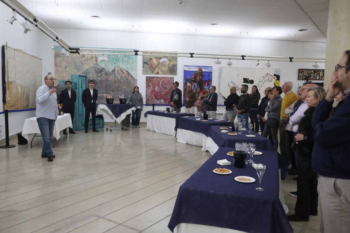 Vicente Morcillo impartiendo la cata de cavas a nuestros suscriptores