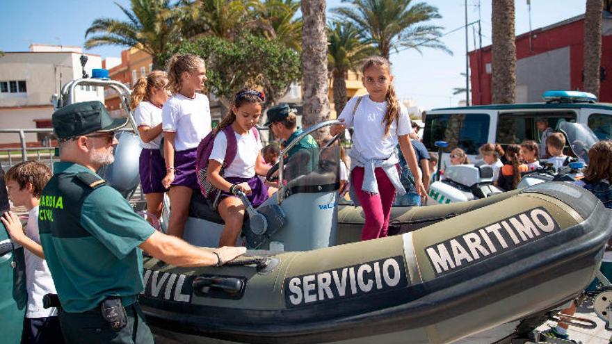 La Guardia Civil de Puerto del Rosario abre sus puertas a los escolares.