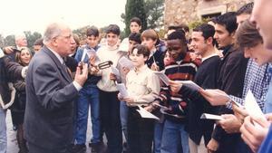 Mussons, en un acto navideño en La Masia con los jóvenes jugadores del Barça.