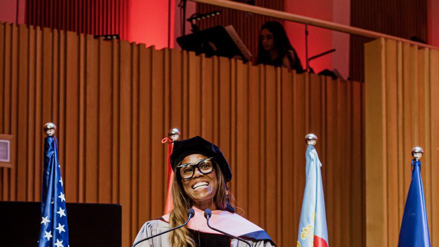 La reconocida publicista de la industria de la música Yvette Noel-Schure recibe un doctorado honoris causa por Berklee Valencia