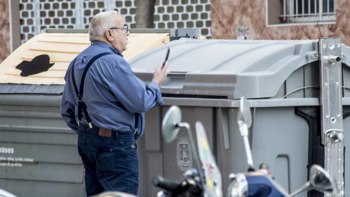 Ángel Fenoll en las inmediaciones del Palacio de Justicia en una de las sesiones del juicio.