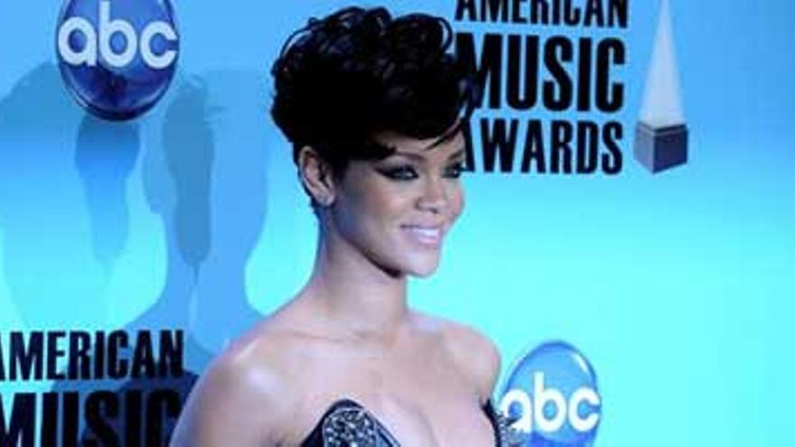 Rihanna y Brown brillan en los Music Awards