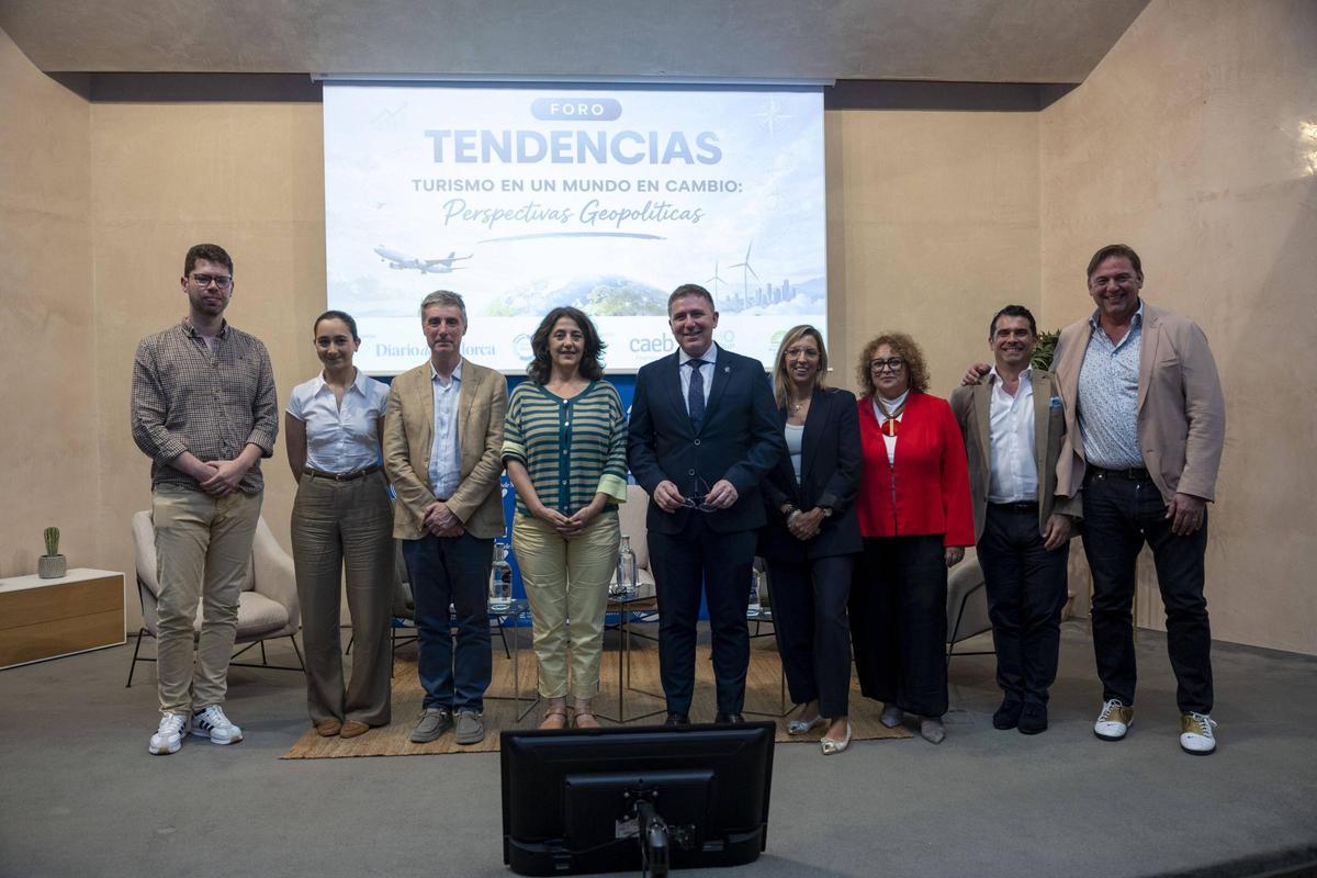 Fernando Arancón, Irene R. Aguado, Alberto Llorente, Marisa Goñi, Guillem Ginard, Estreya Gosálbez, María José Aguiló, Alejandro Bautista y Toni Mir.