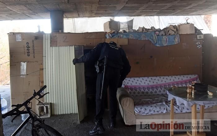 Tensión en San Pío X durante el desalojo de okupas en un edificio abandonado