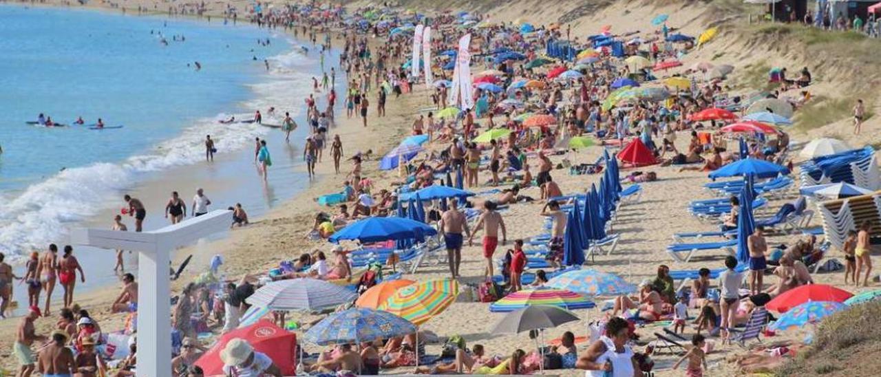 Imagen que presentaba el domingo por la tarde la playa grovense de A Lanzada. // Muñiz