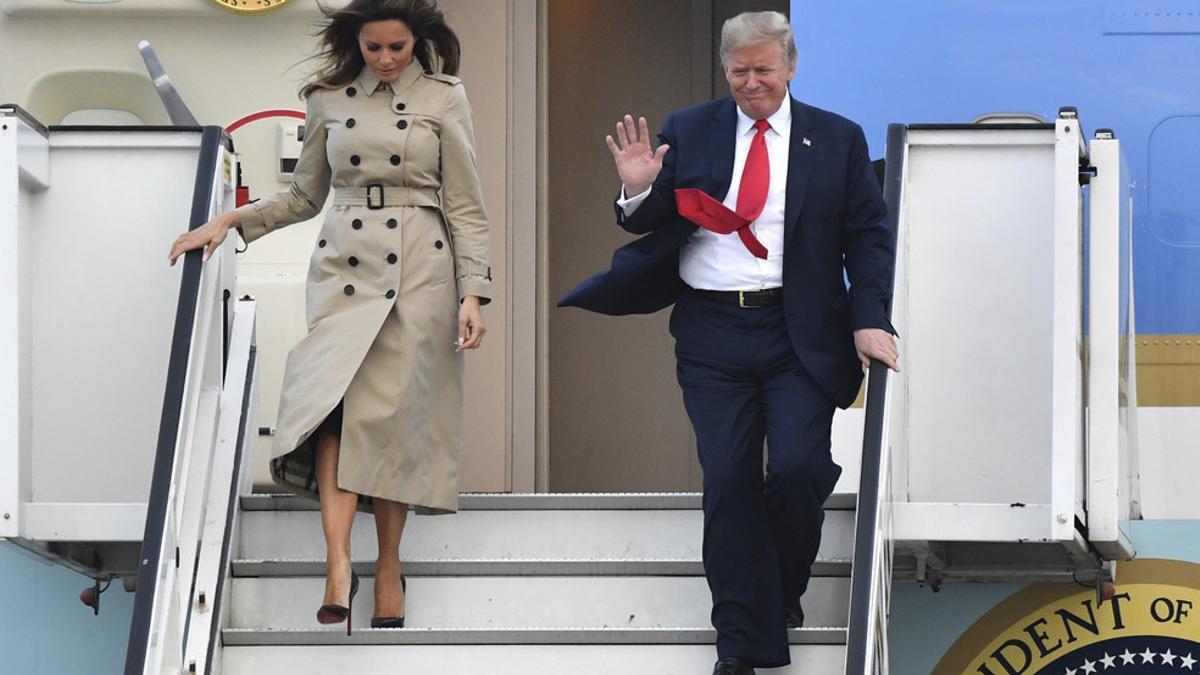 Donald y Melania Trump a su llegada a Bélgica a bordo del Air Force One