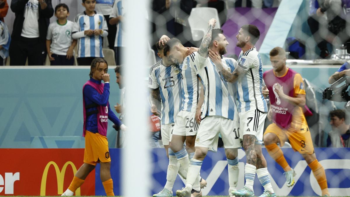 Argentina manda al descanso (0-1)