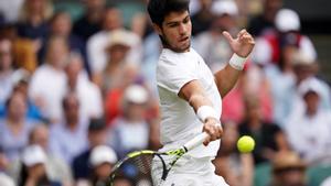 Carlos Alcaraz, durante un partido en Wimbledon.