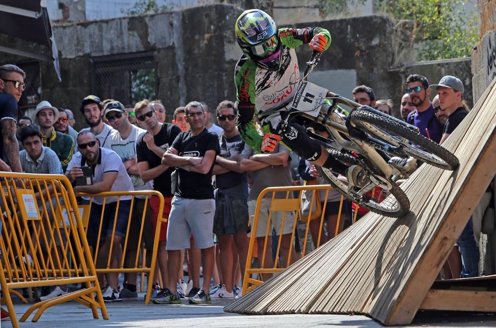 El festival de deporte urbano vuelve a dejar boquiabierta a los vigueses y a los turistas con un recital de piruetas, velocidad y adrenalina.