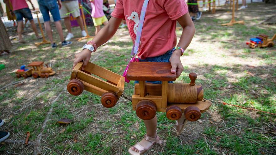 Niña jugando en el evento de familias en Ancá la Térmica, el centro cultural de la Diputación de Málaga.