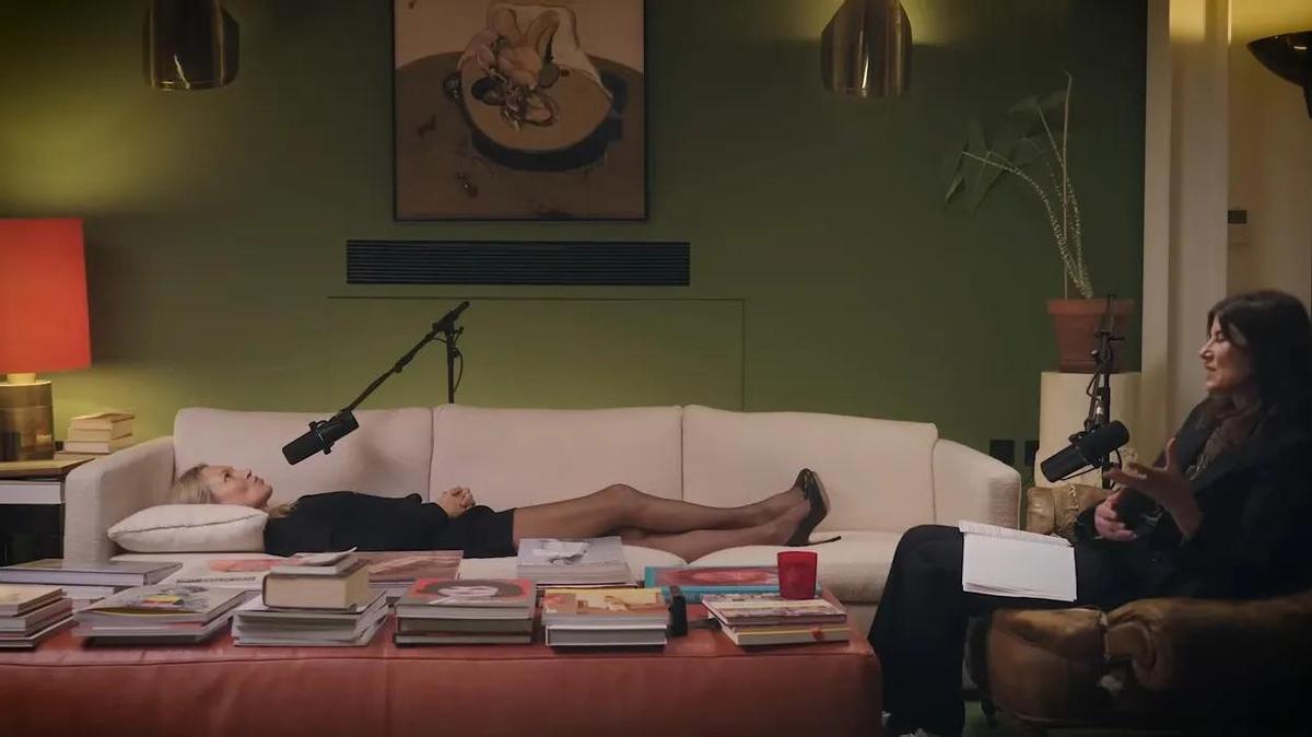 Fotograma de uno de los episodios del pódcast de Bella Freud 'Fashion Neurosis'.